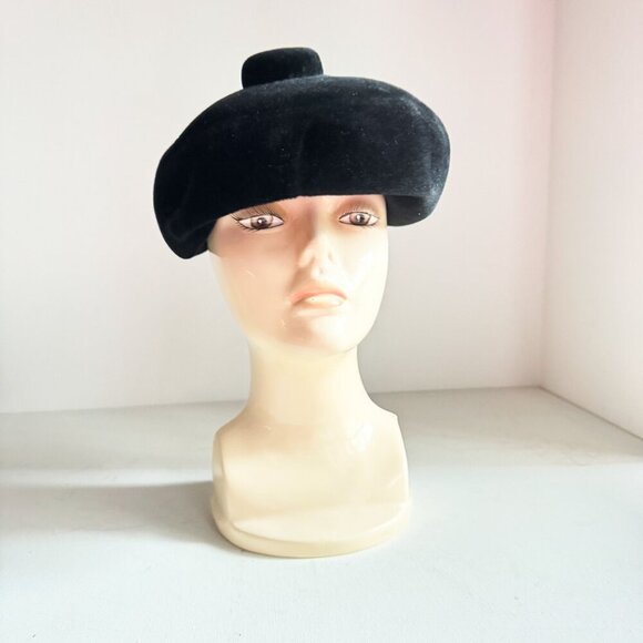 Vintage Eaton's 50s 60s Black Velvet Pillbox Hat - Picture 3 of 12
